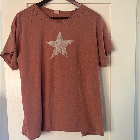 Magnolia Pearl Preston Joseph star tee-Bisou. 
Rose. - Picture 3 of 5
